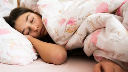 No, no por estar más horas despierto vas a ser más productivo: la ciencia desmonta a la primera ministra japonesa