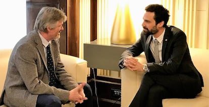 Roger Torrent, este lunes con el excónsul honorario de Finlandia, Albert Ginjaume.