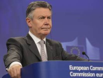 Fotografía tomada el pasado 18 de julio en la que se registró al comisario europeo de Comercio, Karel De Gucht, quien anunció una millonaria donación a Perú para impulsar las exportaciones de productos agrarios orgánicos al viejo continente. EFE/Archivo