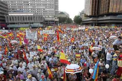 Concentración de la AVT contra el diálogo con ETA, el pasado sábado en la plaza de Colón (Madrid).