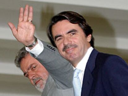 El jefe del Ejecutivo español, José María Aznar, junto al presidente brasileño, Luis Inàzio Lula da Silva.