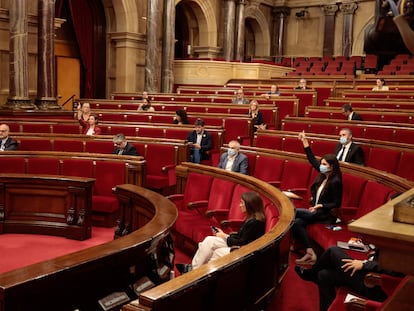 Diputados en el Parlament durante una sesión de control
