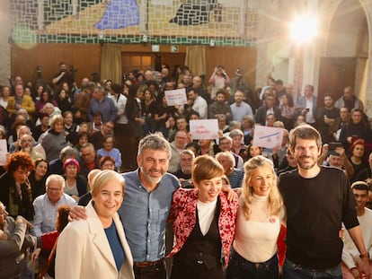 Ada Colau, a la izquierda; y Yolanda Díaz y Ernest Urtasun, a la derecha, durante el acto de cierre de la campaña electoral de Sumar en la pasada campaña en Galicia.