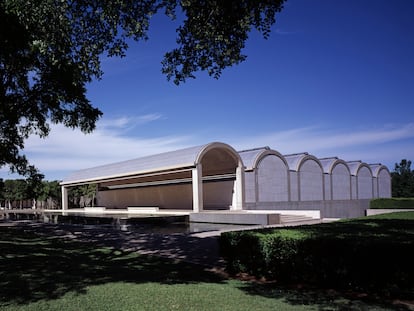 Museo de Arte Kimbell, Fort Worth, Texas, EE UU. El arquitecto Louis I. Kahn empleó arcos de cicloide en su diseño.
