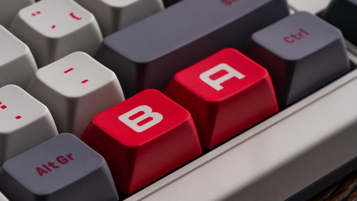 Un teclado retro suele inspirarse en los ordenadores antiguos o las máquinas de escribir.