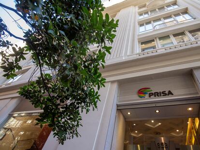 Entrada a la sede del grupo Prisa en la Gran Vía en Madrid.