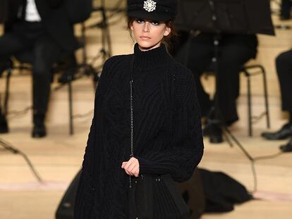 Lagerfeld barre para casa: Chanel desfila por primera vez en Hamburgo