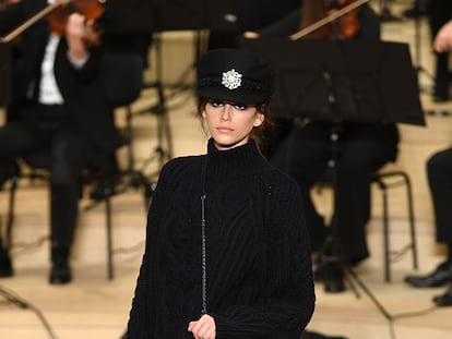 Lagerfeld barre para casa: Chanel desfila por primera vez en Hamburgo