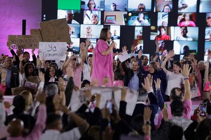 Xóchitl Gálvez, durante un encuentro con activistas y ciudadanos en el Salón Olmeca del World Trade Center, en Ciudad de México.