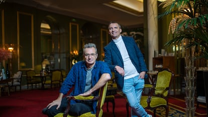 Mariano Barroso y Alejandro Hernández, creadores de la serie 'Los Farad', el 1 de diciembre en un hotel de Madrid.