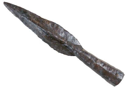Punta de lanza encontrada en el yacimiento.