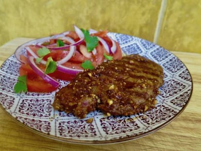 Con esta versión de la suya no te pringas las manos al comerla; es lo suyo