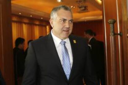 El secretario del Tesoro de Australia, Joe Hockey. declaró que el presupuesto nacional no alcanzará superávit durante los próximos diez años y señaló que el crecimiento económico de su país será de 2,5 por ciento para el año fiscal 2013-14.
EFE/Archivo