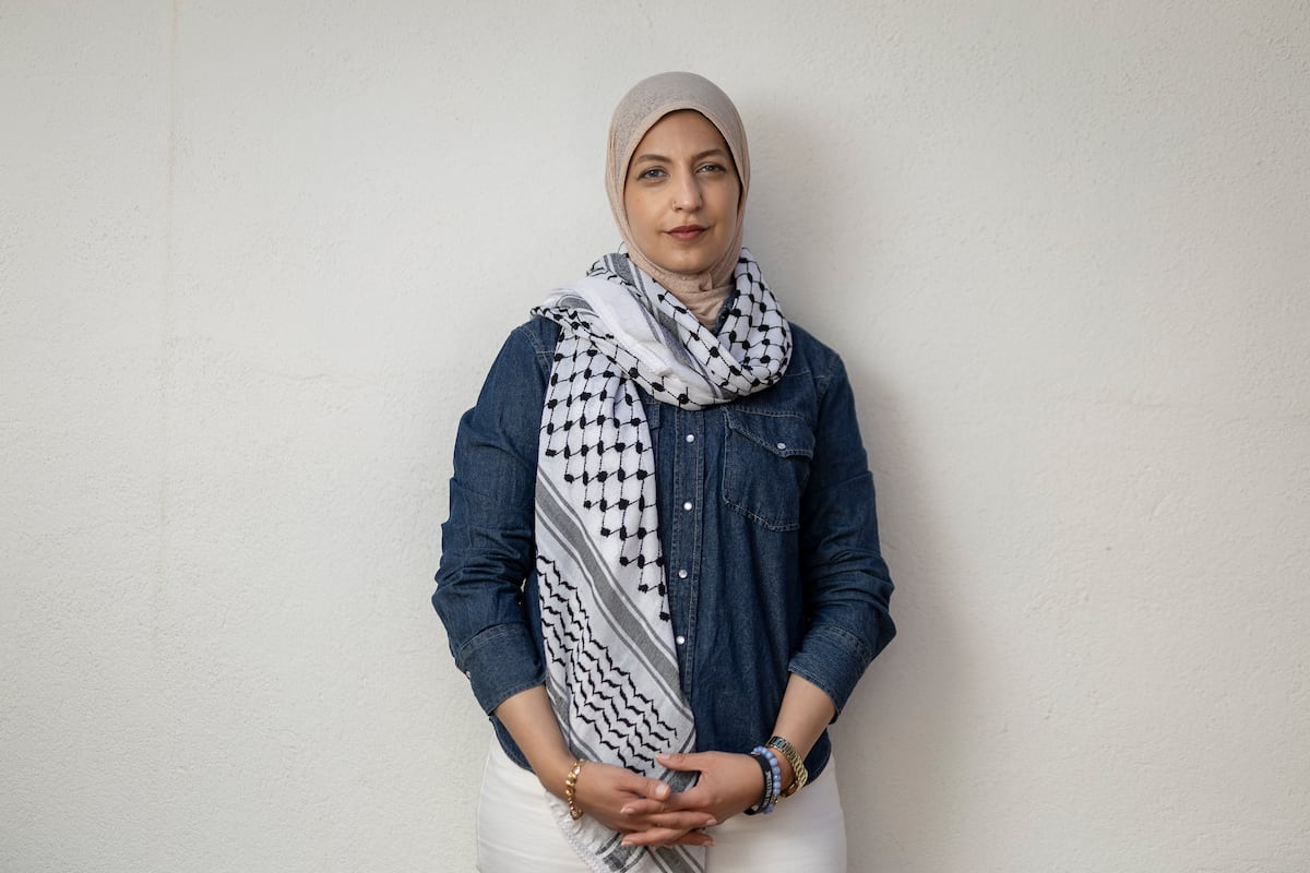 Youmna El Sayed, reportera palestina: “Mi familia me dijo que tenía que elegir ser periodista o madre”