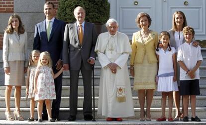 El Papa, con la familia Real