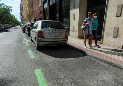 Zona verde de aparcamientos en el distrito madrileño de Retiro. 