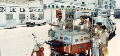 Motocarro con el que se vendían los helados por las calles en los ochenta.