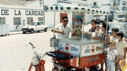 Motocarro con el que se vendían los helados por las calles en los ochenta.