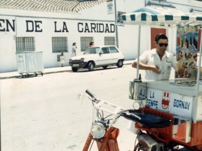 Motocarro con el que se vendían los helados por las calles en los ochenta.