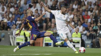 Benzema salva la entrada de Mascherano.