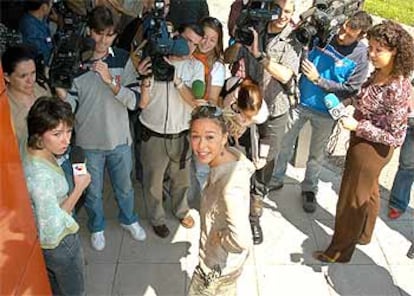 Beth posa para los fotografos en una rueda de prensa celebrada ayer.