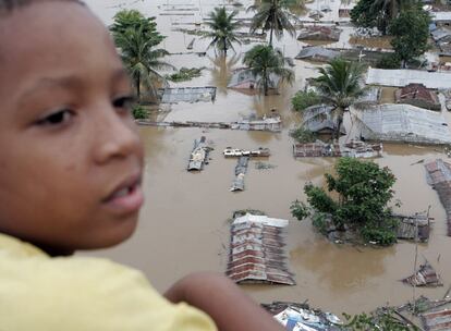 La ayuda internacional ha comenzado a llegar a las zonas devastadas. La ONU ha anunciado el envío de un equipo de especialistas a República Dominicana.