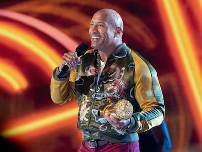 Dwayne Johnson, alias 'The Rock', recogiendo el premio Generation Award en la gala de los MTV Movie Awards anoche en Los Ángeles.