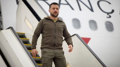 In this photo provided by the Ukrainian Presidential Press Office, Ukrainian President Volodymyr Zelenskyy arrives at Hiroshima Airport to attend the Group of Seven (G7) nations' meetings in Hiroshima, western Japan Saturday, May 20, 2023.