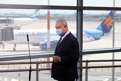 El primer ministro israelí, Benjamín Netanyahu, el lunes en el aeropuerto Ben Gurion.