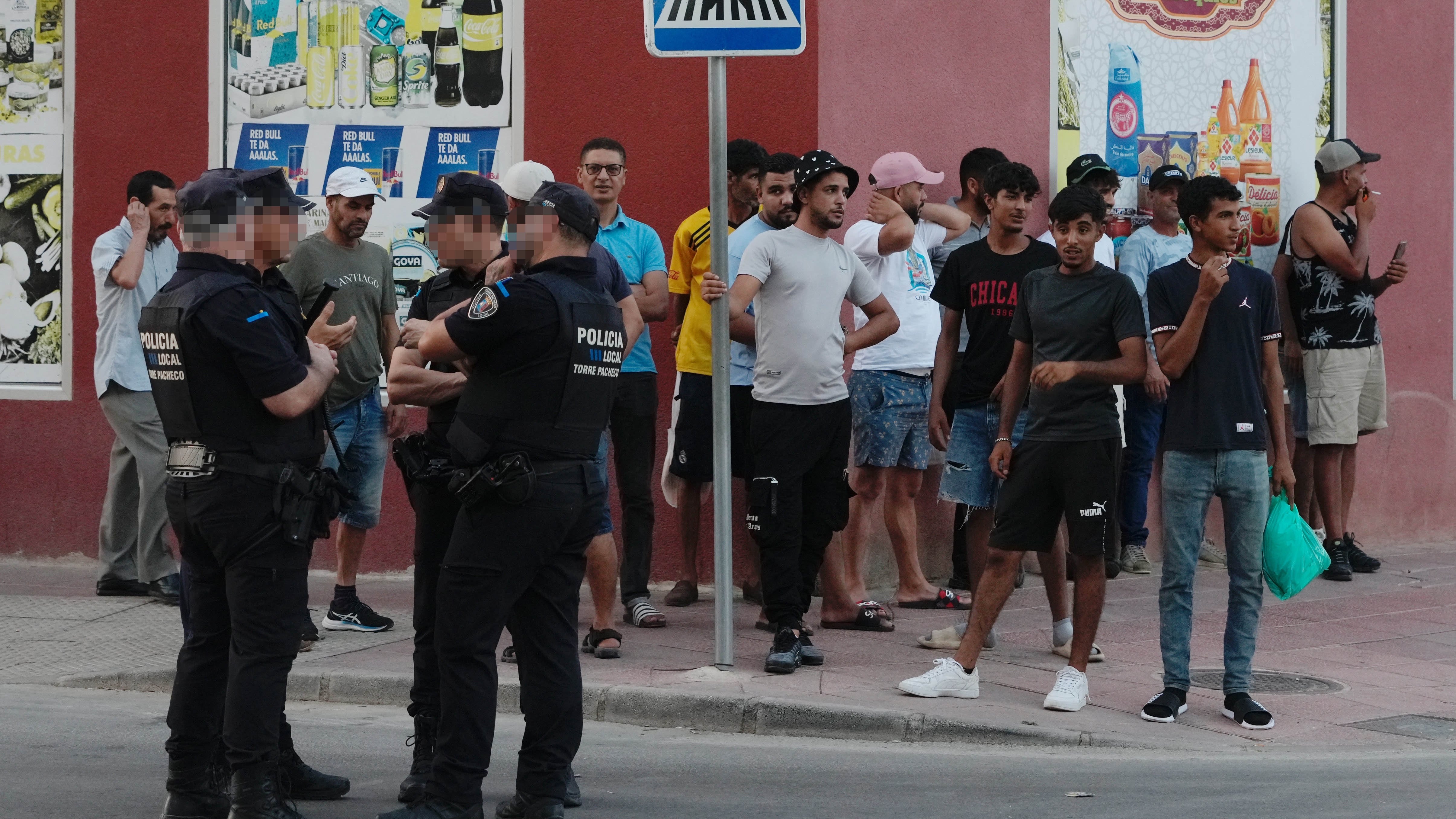 Torre Pacheco se atrinchera en el miedo por la “cacería” a inmigrantes: “No hay paz para nadie”