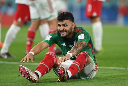 Alexis Vega durante el partido entre México y Polonia durante la Copa del Mundo en Qatar. 