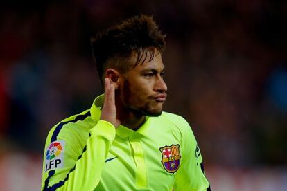 Neymar celebra amb aquest gest el tercer gol marcat pel Barça al Calderón.