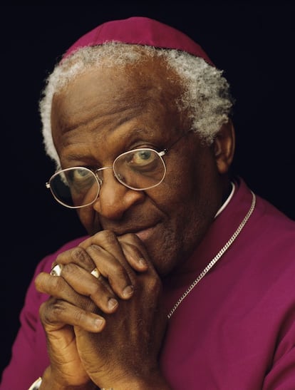 El arzobispo sudafricano Desmond Tutu posa para un retrato en Baltimore, en 1999.