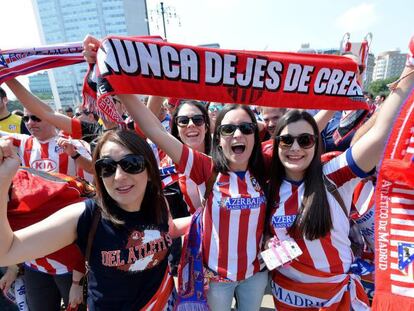 El fútbol es emoción. Cada aficionado vive la pasión a su manera.