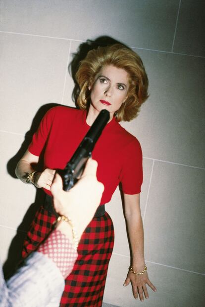 La mítica actriz francesa Catherine Deneuve para un ensayo fotográfico en Nouvel Observateur en Paris, 1983.