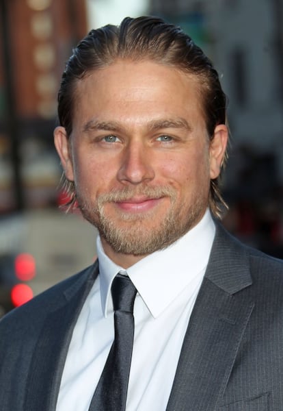 Charlie Hunnam, de 36 años, es la estrella de la serie ‘Hijos de la anarquía’, donde interpreta a Jax Teller. En Reino Unido ya era conocido antes por su papel en ‘Holligans’ junto a Elijah Wood. Hunnam representa a una nueva generación de actores en Inglaterra. 