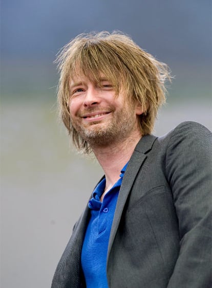 El vocalista de la banda británica Radiohead, Thom Yorke (Reino Unido, 1968), durante su participación en el festival de música y arte Latitude, en Henham Park (Southwold), este fin de semana. (Texto: EFE)