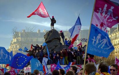 Manifestação contra a Lei da Família do Governo francês.