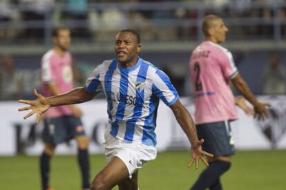 Baptista celebrates after scoring Málaga's winner.