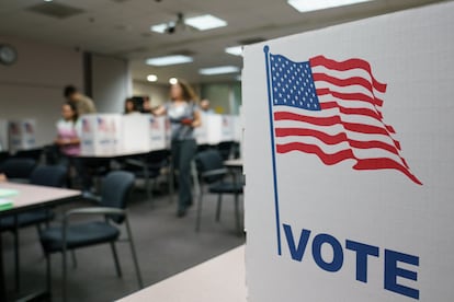 Votantes en el Centro de Gobierno del Condado de Fairfax, Virginia. 