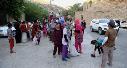 Un grupo de desplazados yazid&iacute;es en las monta&ntilde;as del norte de Irak. 