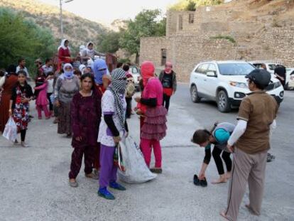 Un grupo de desplazados yazid&iacute;es en las monta&ntilde;as del norte de Irak. 