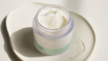 Artículo de EL PAÍS Escaparate sobre una crema hidratante coreana ideal para pieles secas y sensibles.