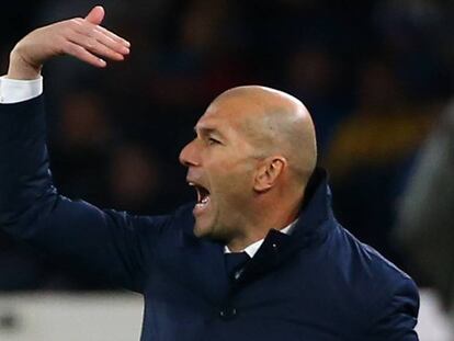 Zidane, durante el partido en Nápoles.