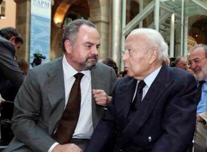 Ignacio Polanco Moreno, junto a su padre, Jesús de Polanco, en una entrega de premios el pasado 27 de junio.