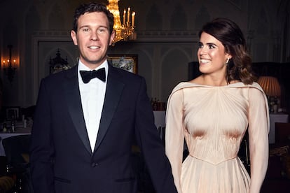 Eugenia de York y Jack Brooksbank, dirigiéndose a la cena privada el día de su boda.