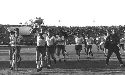 Israel tras ganar la Copa de Asia en 1964.