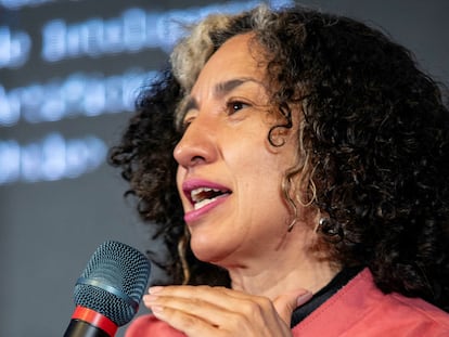 Paola Ricaurte, an expert in AI and feminism, during her participation in the DemocracIA Forum in Buenos Aires, Argentina.