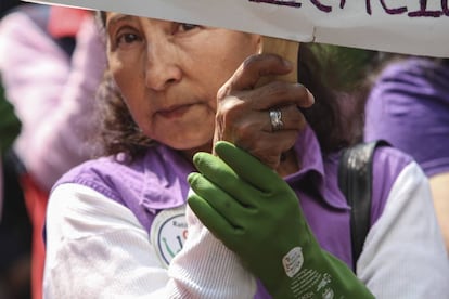 Una empleada doméstica en una manifestación en abril de 2015.