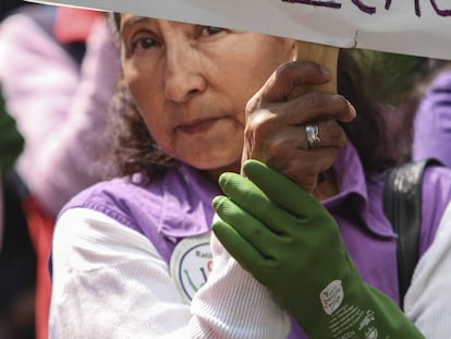 Una empleada doméstica en una manifestación en abril de 2015. 